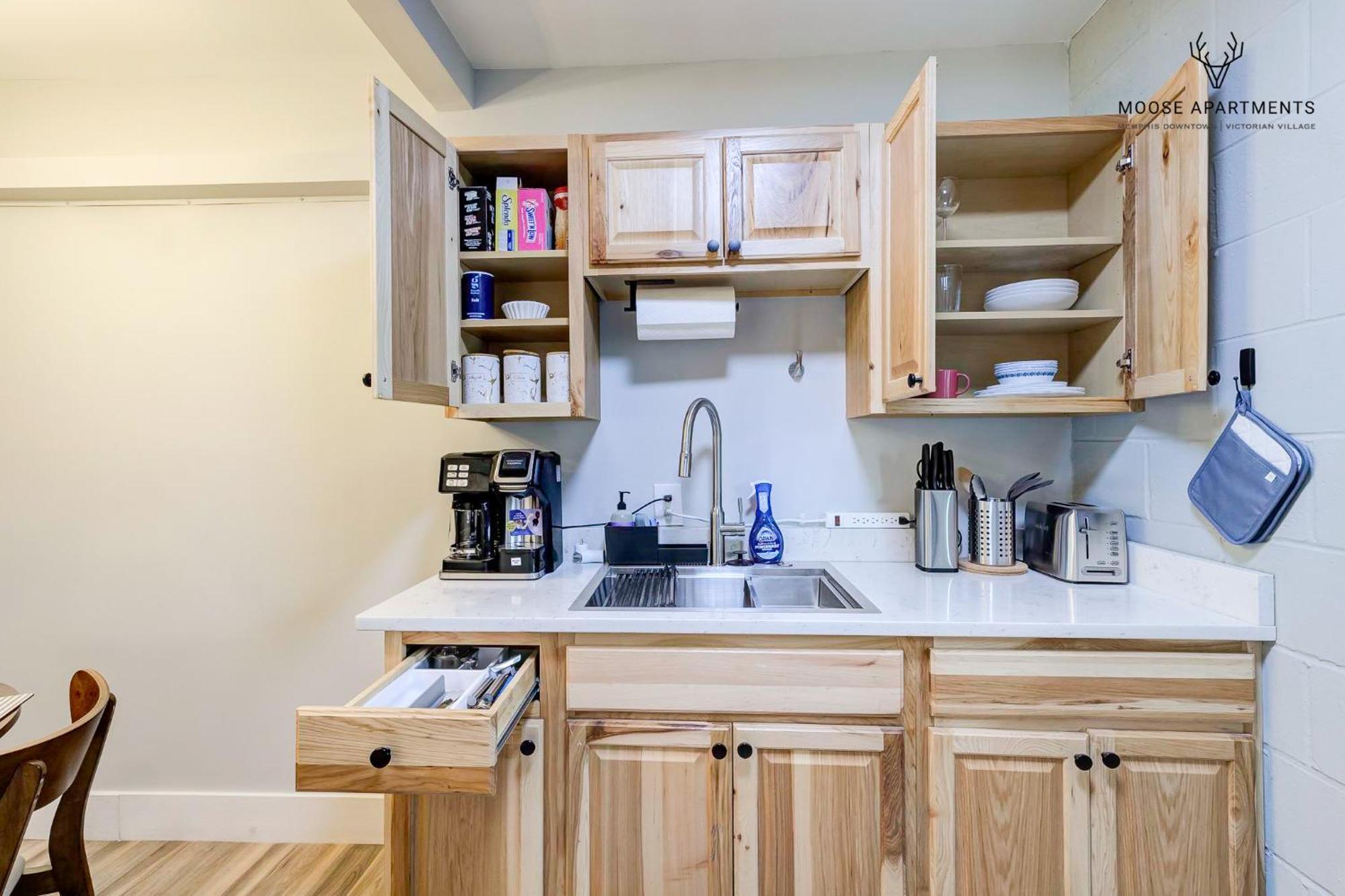 The Moose #9 - Brand New Luxe Modern Loft With Free Parking, King Bed & Fast Wifi Apartment เมมฟิส ภายนอก รูปภาพ